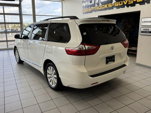 Blizzard Pearl 2016 Toyota Sienna XLE