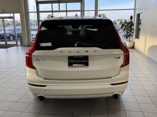 Ice White 2018 Volvo XC90 T5 Momentum