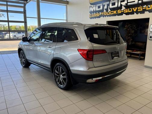 Lunar Silver Metallic 2017 Honda Pilot Touring