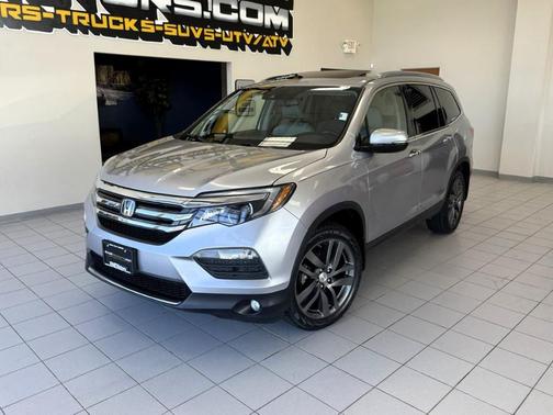 Lunar Silver Metallic 2017 Honda Pilot Touring