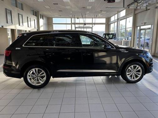 Night Black 2018 Audi Q7 3.0T Premium
