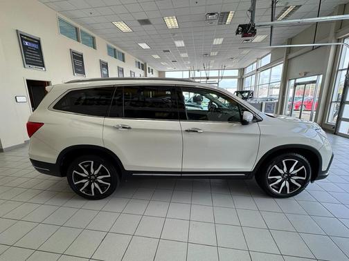 White Diamond Pearl 2019 Honda Pilot Touring 7-Passenger