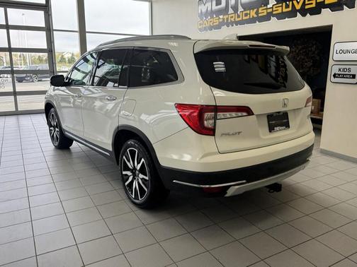 White Diamond Pearl 2019 Honda Pilot Touring 7-Passenger