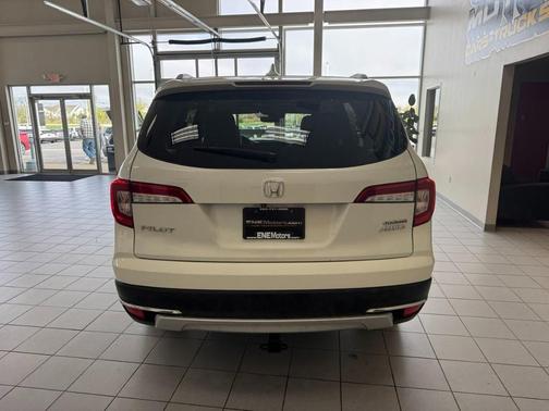 White Diamond Pearl 2019 Honda Pilot Touring 7-Passenger