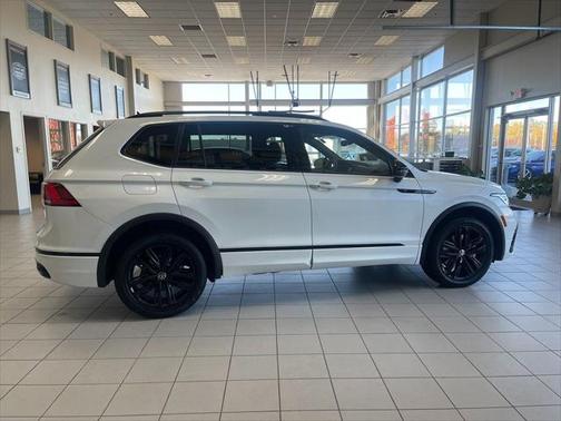 2022 Volkswagen Tiguan 2.0T SE R-Line Black 4MOTION