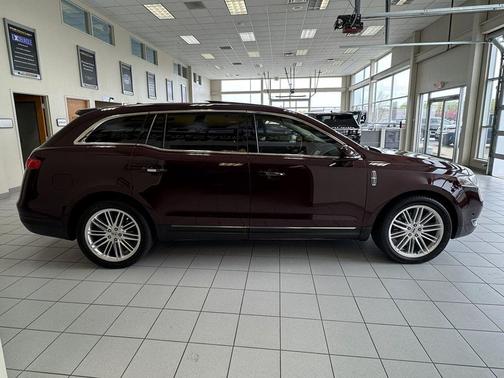 Ruby Red Metallic Tinted Clearcoat 2019 Lincoln MKT Reserve