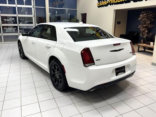 2017 Chrysler 300 S