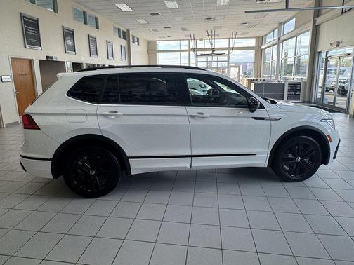 2022 Volkswagen Tiguan 2.0T SE R-Line Black 4MOTION