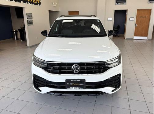 Pure White 2022 Volkswagen Tiguan 2.0T SE R-Line Black