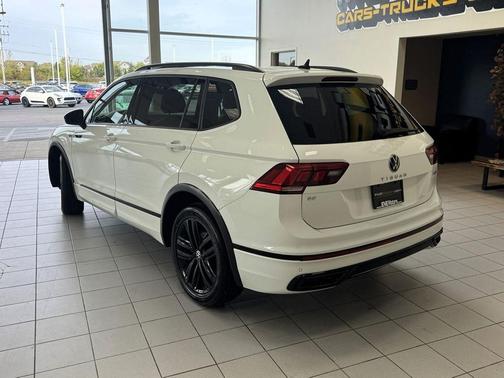 Pure White 2022 Volkswagen Tiguan 2.0T SE R-Line Black