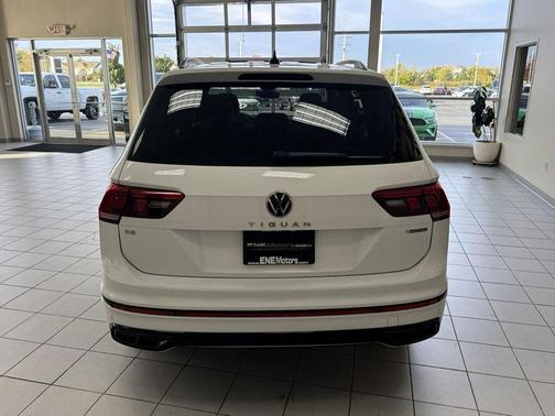 Pure White 2022 Volkswagen Tiguan 2.0T SE R-Line Black