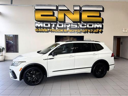 Pure White 2022 Volkswagen Tiguan 2.0T SE R-Line Black