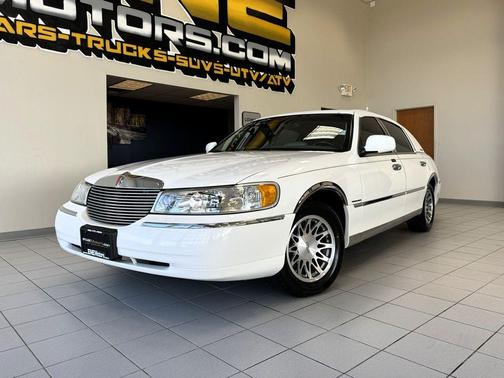 2002 Lincoln Town Car Signature