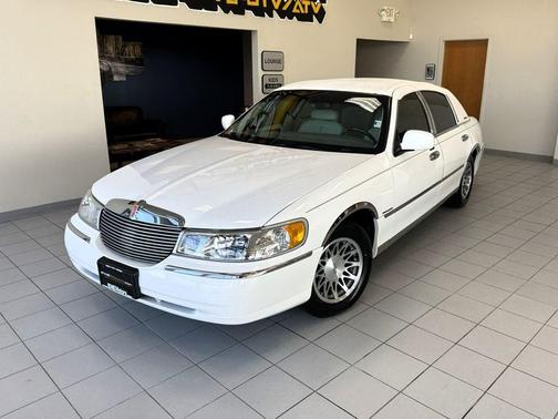 2002 Lincoln Town Car Signature