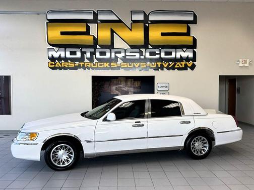2002 Lincoln Town Car Signature