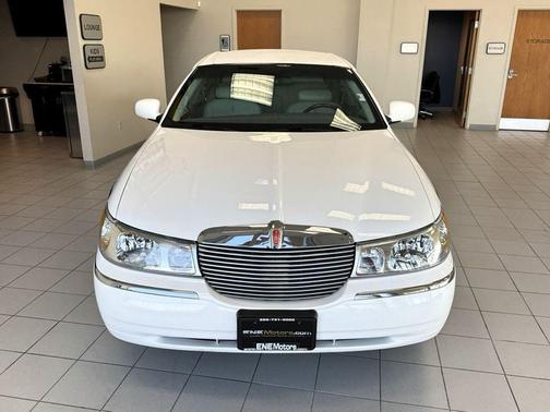 2002 Lincoln Town Car Signature