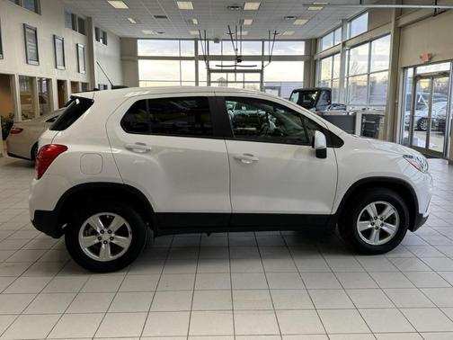 Summit White 2020 Chevrolet Trax LS