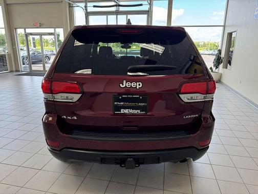 2022 Jeep Grand Cherokee Laredo