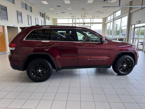 2022 Jeep Grand Cherokee Laredo