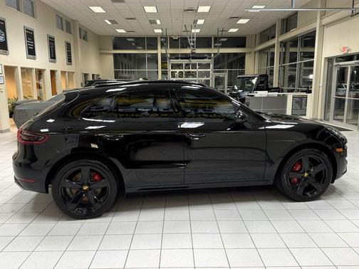 2017 Porsche Macan Turbo