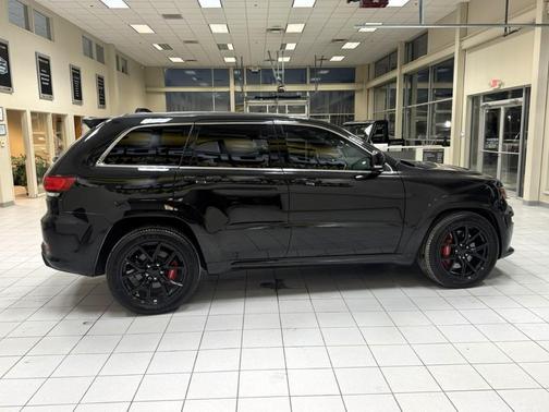 Brilliant Black Crystal Pearlcoat 2014 Jeep Grand Cherokee SRT8