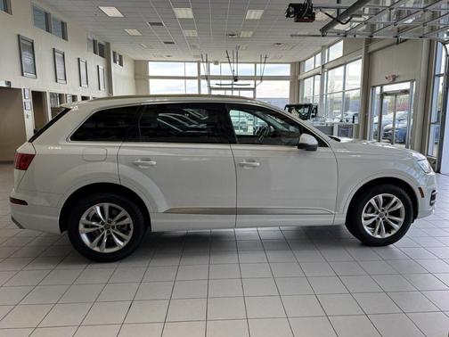 Glacier White Metallic 2018 Audi Q7 3.0T Premium Plus