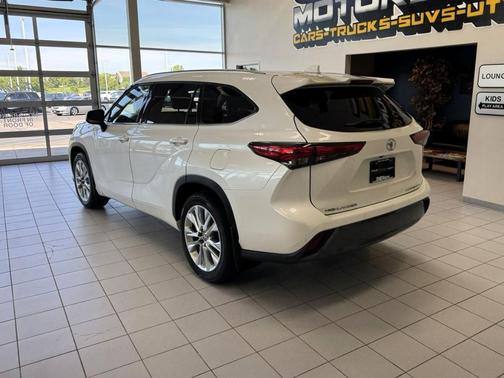 Blizzard Pearl 2021 Toyota Highlander Limited