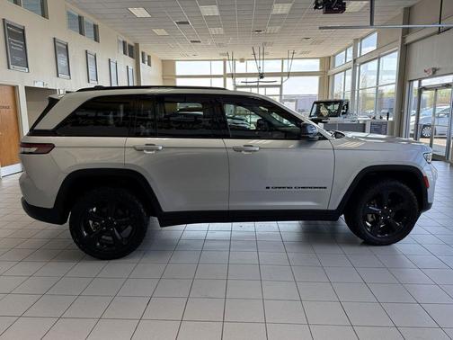 Silver Zynith 2023 Jeep Grand Cherokee Limited