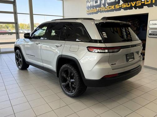 Silver Zynith 2023 Jeep Grand Cherokee Limited
