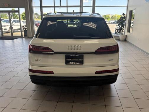 Glacier White Metallic 2022 Audi Q7 55 Premium Plus