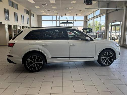 Glacier White Metallic 2022 Audi Q7 55 Premium Plus