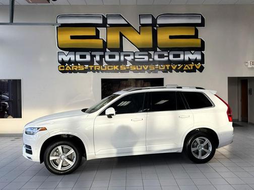 Ice White 2018 Volvo XC90 T5 Momentum