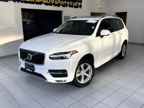 Ice White 2018 Volvo XC90 T5 Momentum