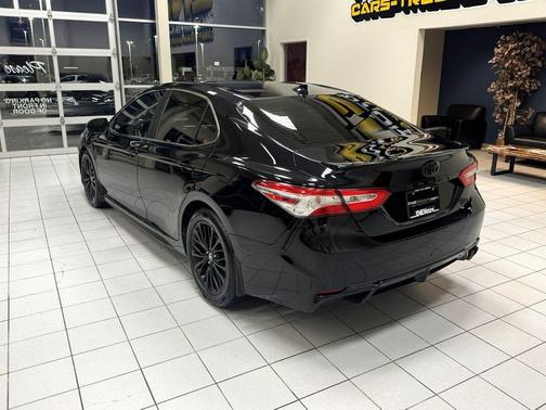 2020 Toyota Camry SE