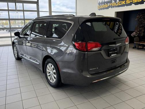 Granite Crystal Metallic Clearcoat 2018 Chrysler Pacifica Touring-L