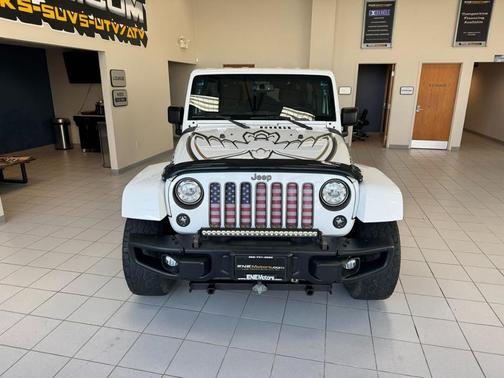 Bright White Clearcoat 2018 Jeep Wrangler JK Unlimited Golden Eagle