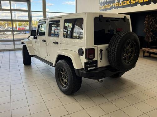 Bright White Clearcoat 2018 Jeep Wrangler JK Unlimited Golden Eagle