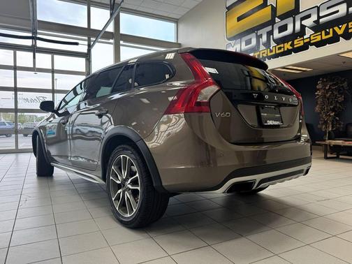 2018 Volvo V60 Cross Country T5