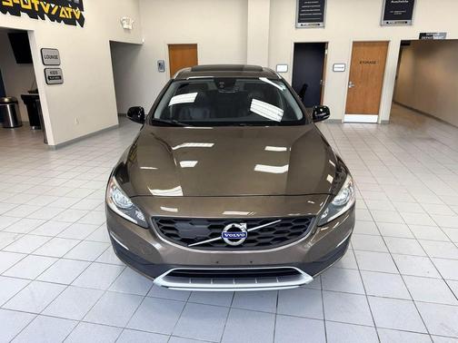 2018 Volvo V60 Cross Country T5