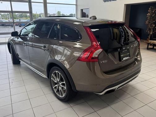 2018 Volvo V60 Cross Country T5