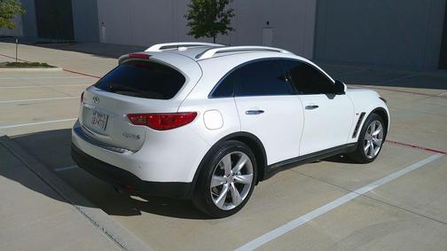 2014 INFINITI QX70 Base