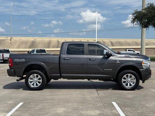 2022 RAM 2500 Laramie Crew Cab 4x4 6'4' Box