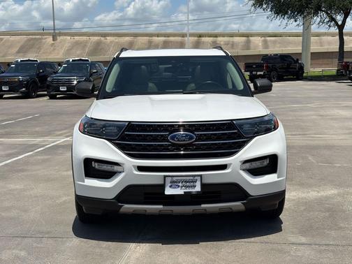 Star White Metallic Tri-Coat 2021 Ford Explorer XLT