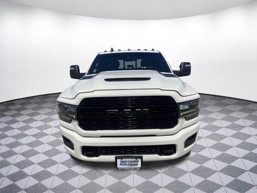 2024 RAM 3500 Limited Crew Cab 4x4 8' Box