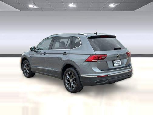Platinum Gray Metallic 2023 Volkswagen Tiguan 2.0T SE