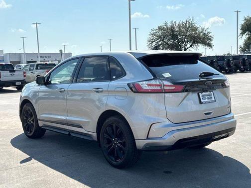 2022 Ford Edge SE