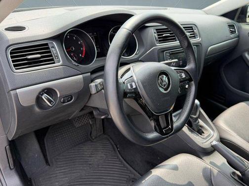 Black Uni 2018 Volkswagen Jetta 1.4T SE