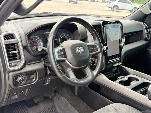 Diamond Black Crystal Pearlcoat 2023 RAM 1500 Big Horn/Lone Star