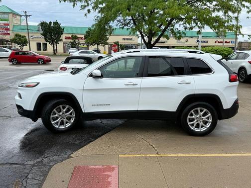 Bright White Clearcoat 2018 Jeep Cherokee Latitude Plus