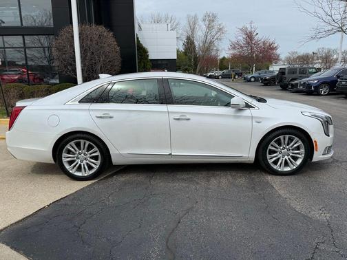 Crystal White Tricoat 2019 Cadillac XTS Luxury